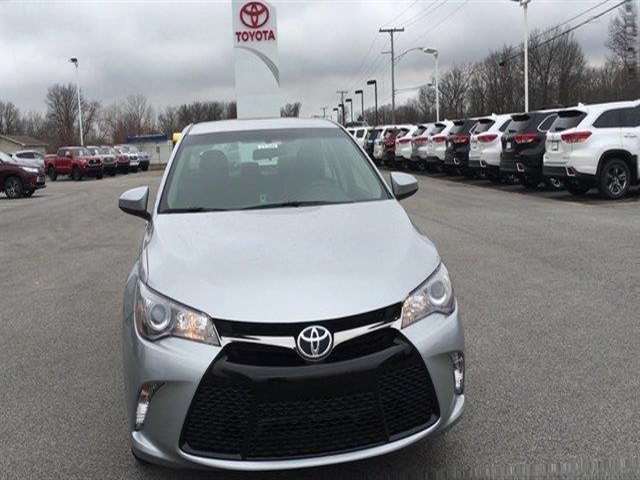 2017 Toyota Camry SE 4dr Sedan